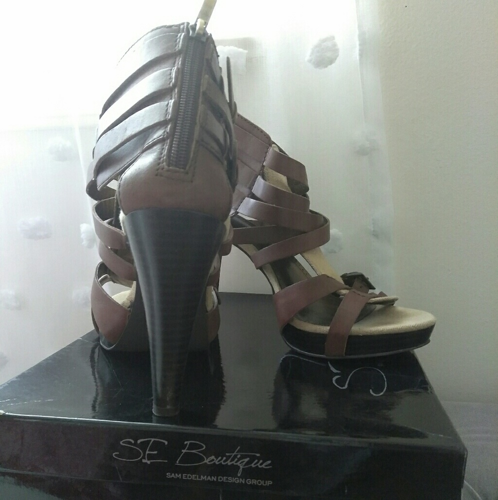 Sandals - Picture 2 of 3